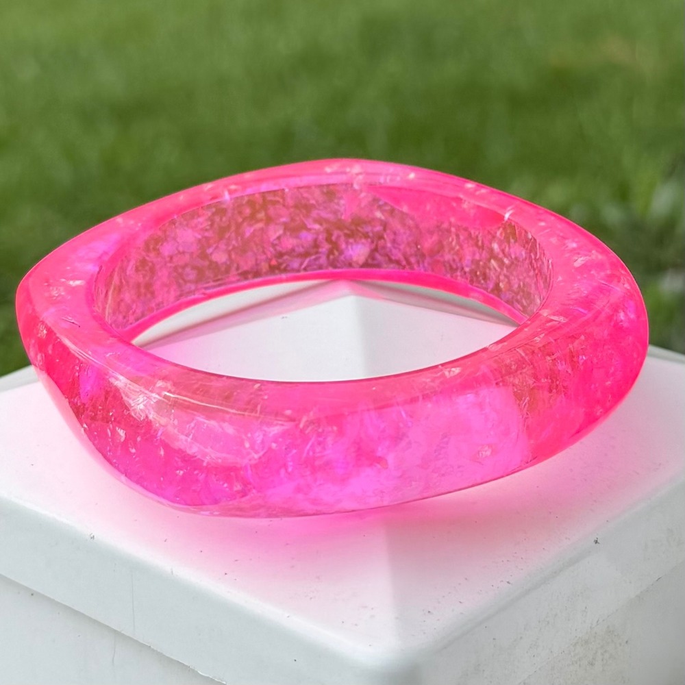 Vintage Chunky Bangle Hot Pink Glitter Translucent Resin Bracelet Size 8.25